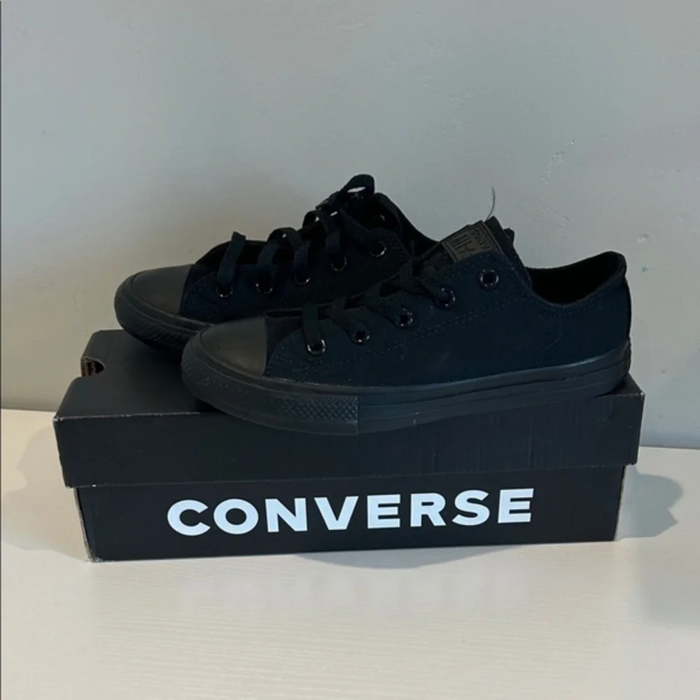 Converse Chuck Taylor low top sneakers monochrome black size 2Y youth NEW
